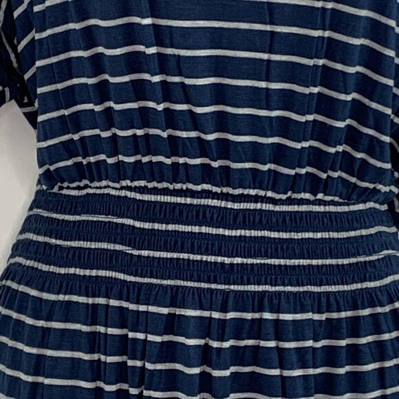 Bobeau Celeste navy and grey smocked waist dress NWT - Picture 4 of 8
